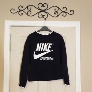 NIKE black/white long sleeved sportswear pullover